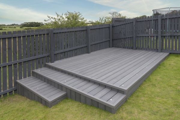Vinyl Deck Construction in Waldorf